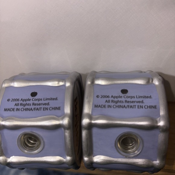 The Beatles Drum Shaped Ceramic Salt and Pepper Shakers Set 2006 - Picture 5 of 5